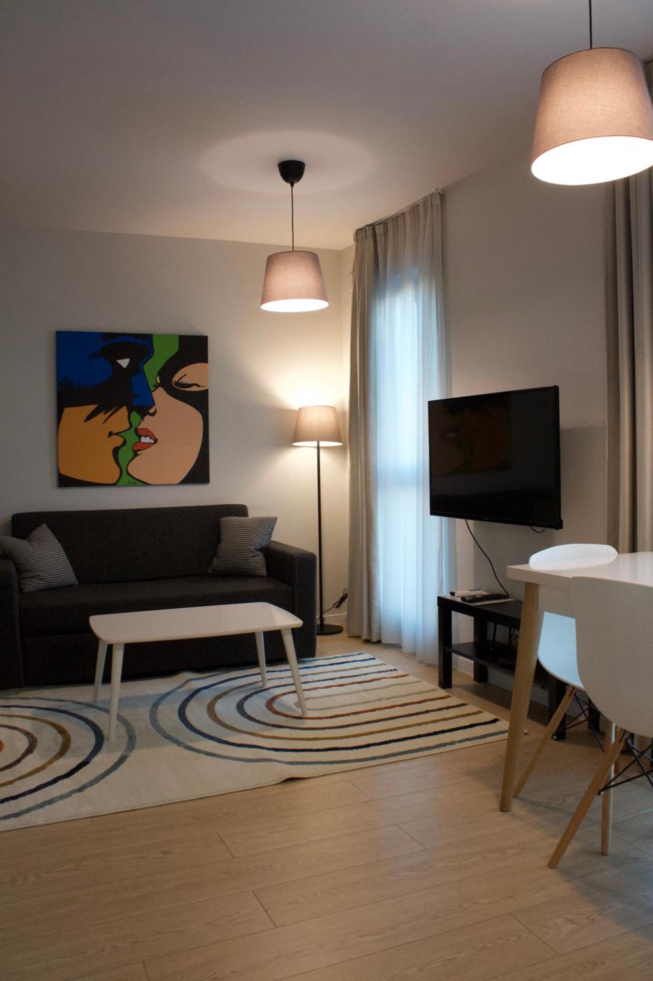 One-Bedroom Apartment Balcony City View